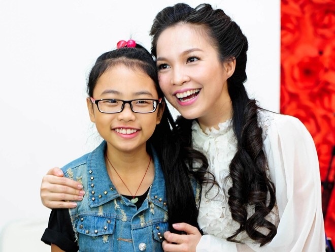 Nữ ca sĩ Hiền Thục chính là huấn luyện viên, giúp Phương Mỹ Chi giành ngôi á quân Giọng hát Việt nhí 2013. Ảnh Nhà sản xuất