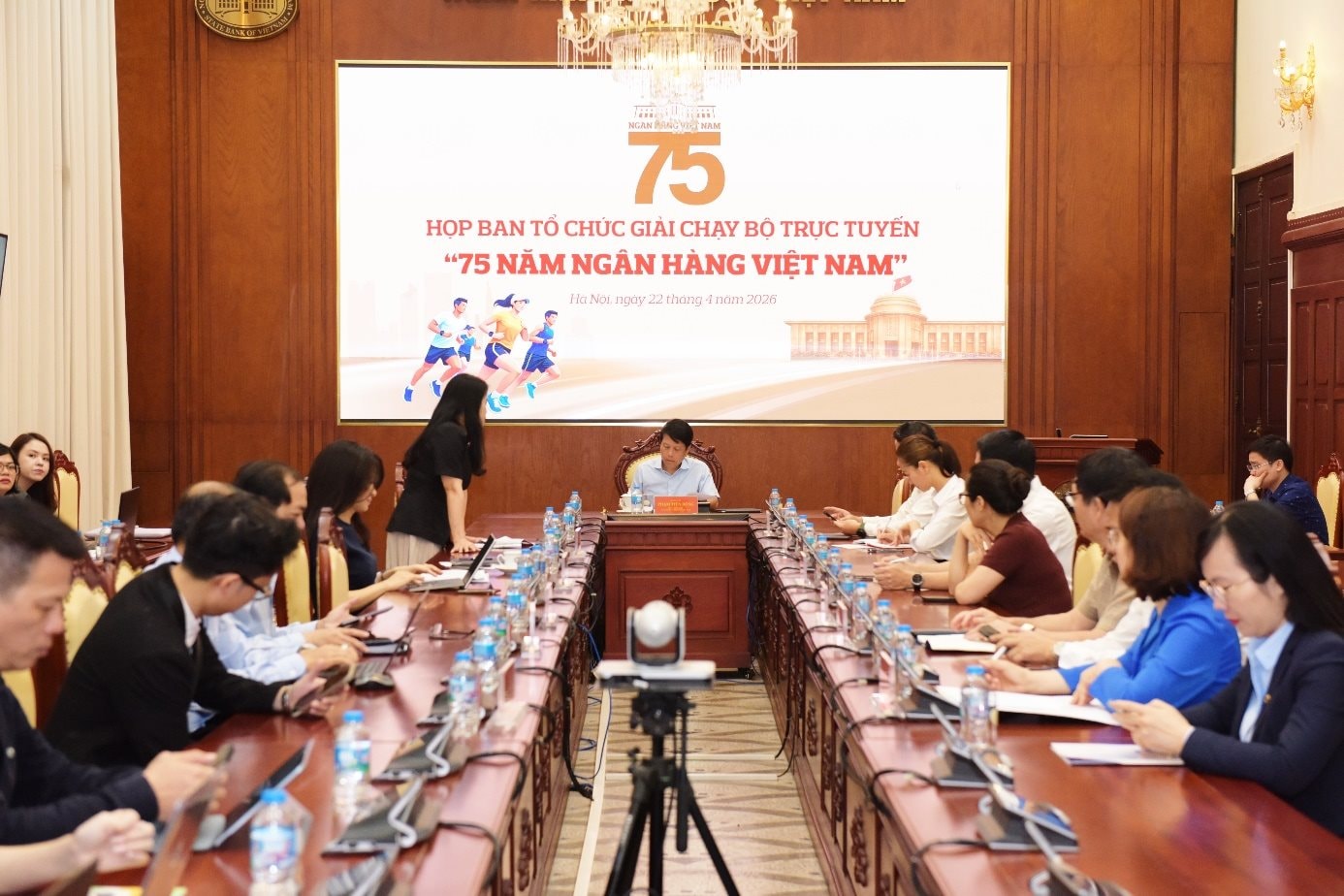 24.4-1-ngan-hang-nha-nuoc-viet-nam-to-chuc-giai-chay-bo-truc-tuyen-75-nam-ngan-hang-viet-nam-..jpg