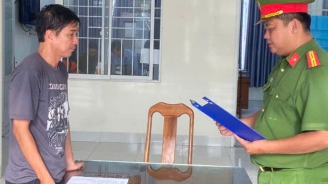 Bắt tạm giam người đàn ông lấy trộm 8 triệu đồng trong cốp xe tại siêu thị