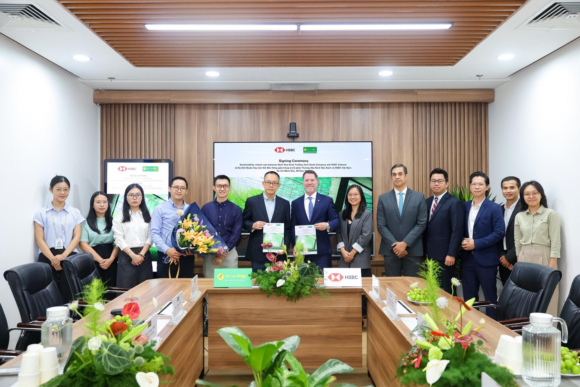 hsbc-x-bach-hoa-xanh-2.jpeg