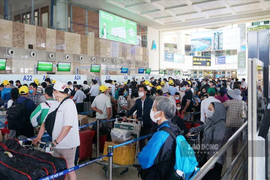 Các hãng hàng không tăng giá phí hành lý nội địa. Ảnh: Tùng Giang