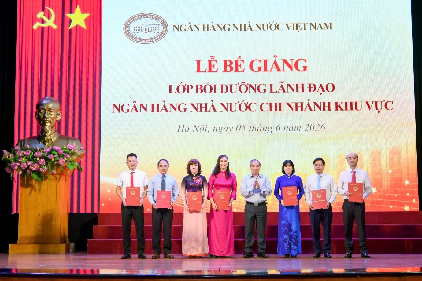 5.6-2-xay-dung-doi-ngu-lanh-dao-nganh-ngan-hang-du-pham-chat-nang-luc-uy-tin-dap-ung-yeu-cau-phat-trien-trong-giai-doan-moi.jpg
