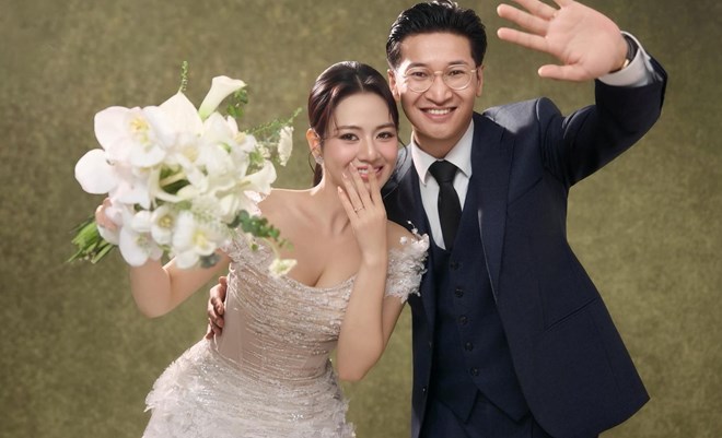 Diễn viên giờ vàng Việt Hoa chia sẻ quy tắc tài chính gia đình sau khi kết hôn
