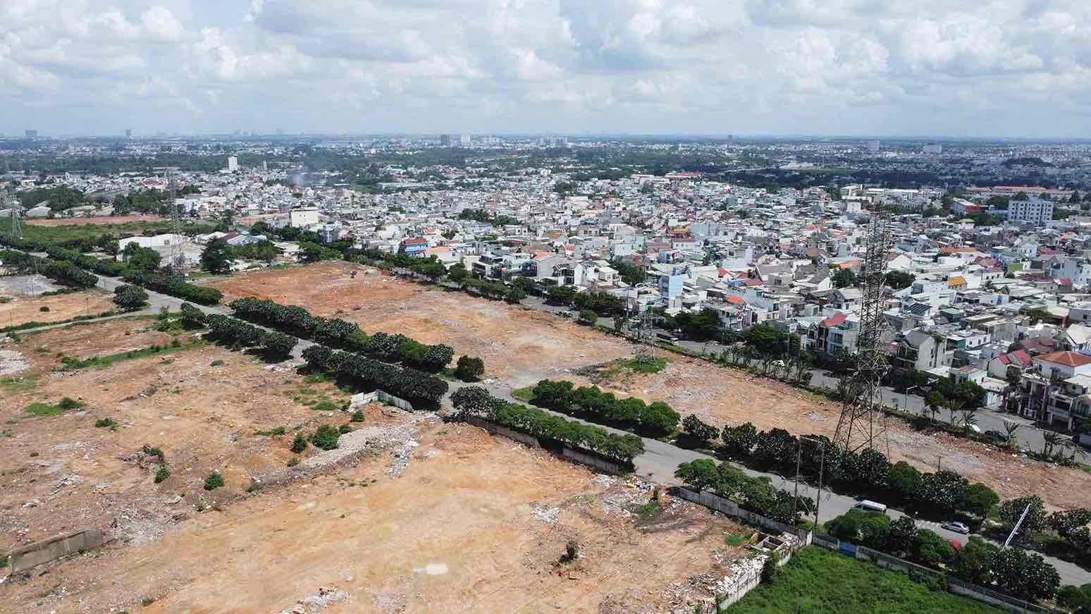 Nhiều khu vực đã hoàn trả mặt bằng sạch sau khi các doanh nghiệp dời đi. Ảnh: HAC