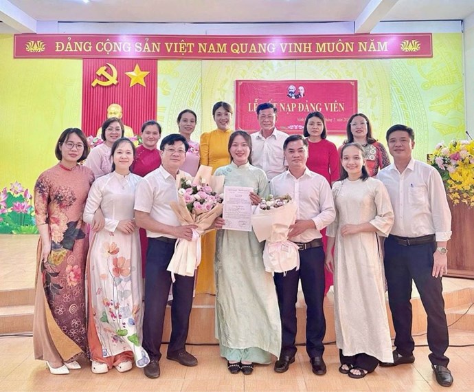 Công đoàn Bệnh viện Đa khoa Khu vực Quảng Ninh kết nạp đảng viên mới
