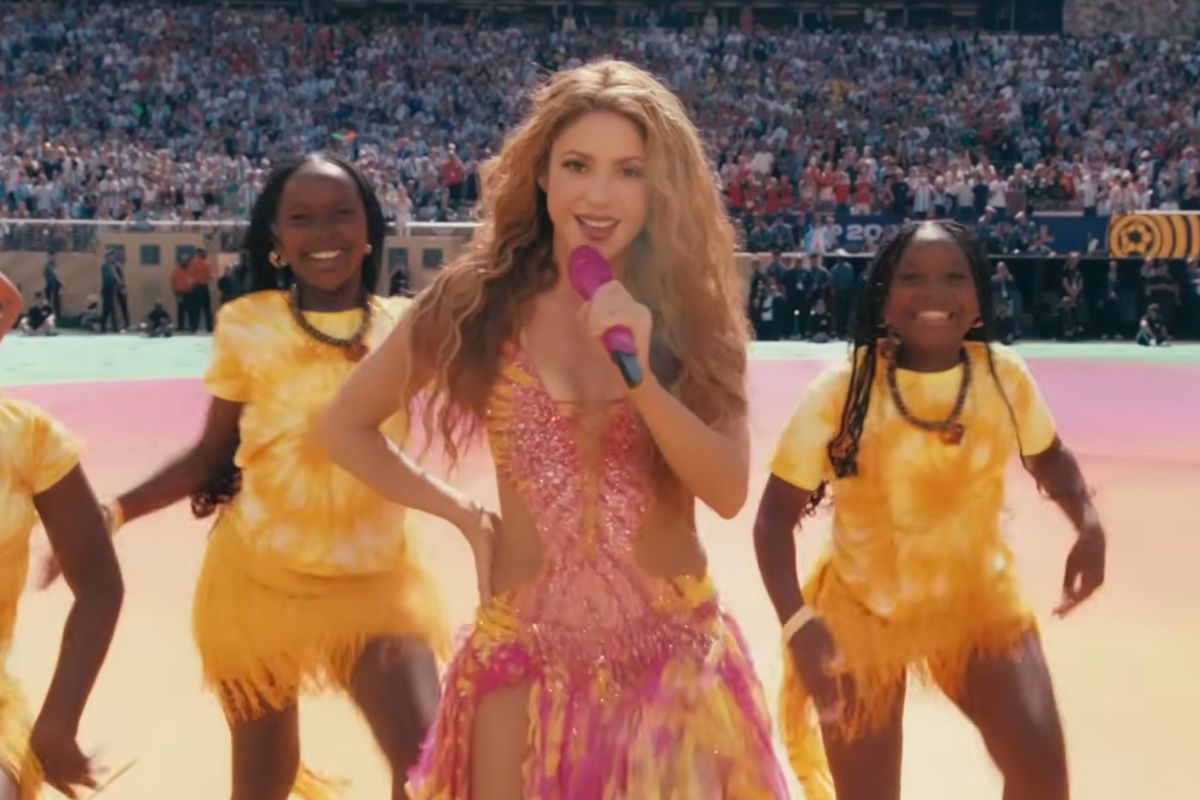 Shakira tiếp tục mang “Dai Dai” lên sân khấu