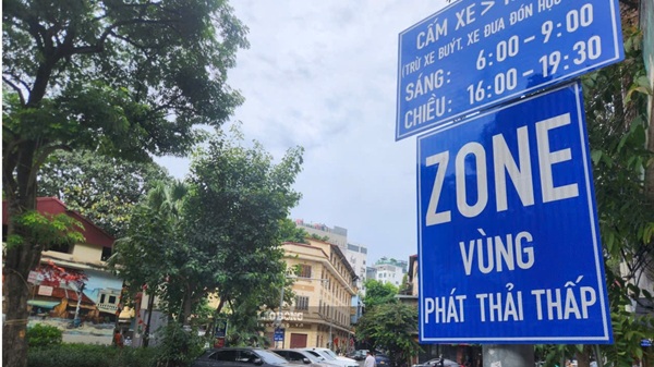Hà Nội tăng điểm gửi xe khi thí điểm vùng phát thải thấp. Ảnh: Minh Hạnh
