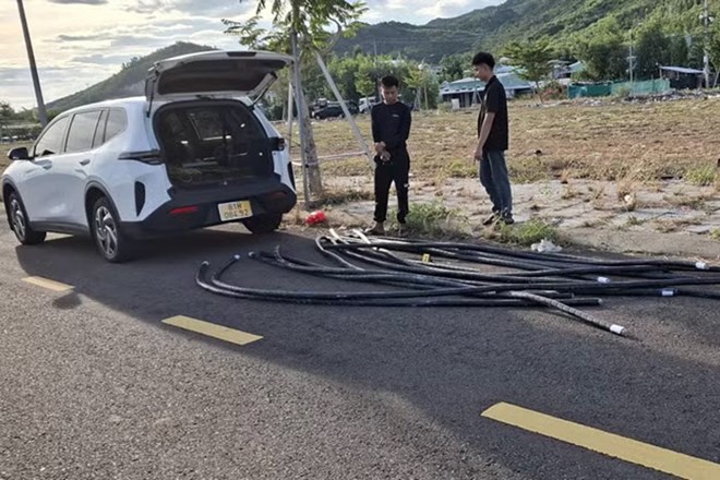 Bắt quả tang 2 đối tượng cắt trộm cáp điện ngầm ở Gia Lai