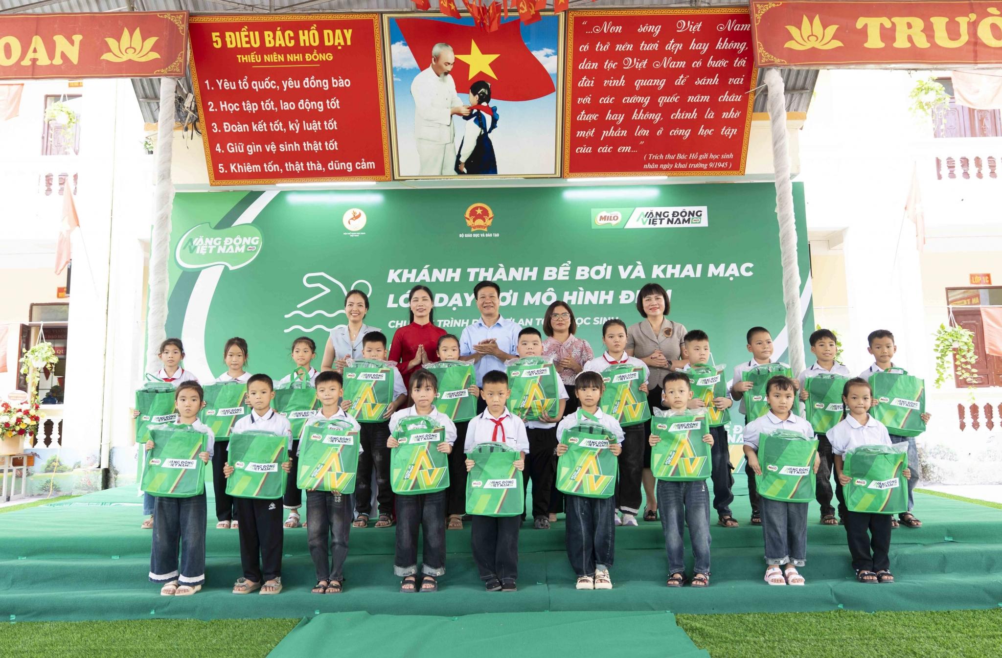 Nestlé Việt Nam đồng hành cùng Bộ Giáo dục và Đào tạo nâng cao kỹ năng bơi phòng chống đuối nước cho học sinh tại tỉnh Bắc Ninh Nestlé Việt Nam đồng hành cùng Bộ Giáo dục và Đào tạo nâng cao kỹ năng bơi phòng chống đuối nước cho học sinh tại tỉnh Bắc Ninh