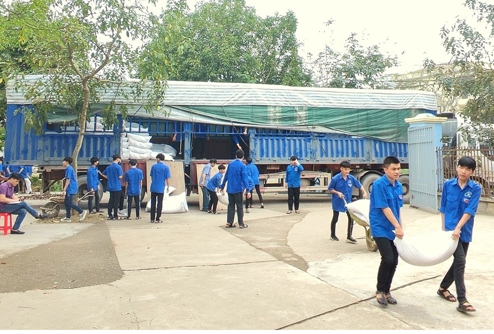 Khẩn trương xuất cấp hơn 59.742 tấn gạo dự trữ hỗ trợ học viên, học sinh Khẩn trương xuất cấp hơn 59.742 tấn gạo dự trữ hỗ trợ học viên, học sinh