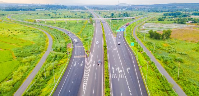 Tăng tốc từng km cao tốc, mở đường cho tăng trưởng 2 con số Tăng tốc từng km cao tốc, mở đường cho tăng trưởng 2 con số
