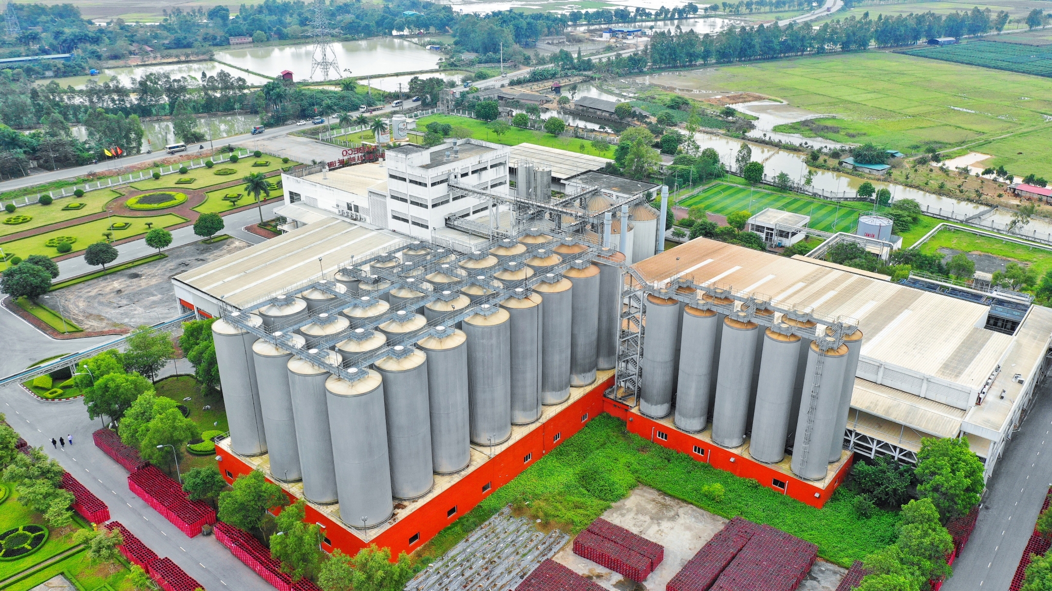 Bia Hà Nội: Từ di sản hầm lên men truyền thống đến thương hiệu chuyển đổi xanh Bia Hà Nội: Từ di sản hầm lên men truyền thống đến thương hiệu chuyển đổi xanh