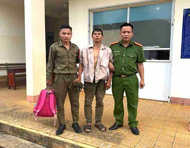 Bắt giữ đối tượng truy nã lẩn trốn trong nhà hoang ở Đắk Lắk