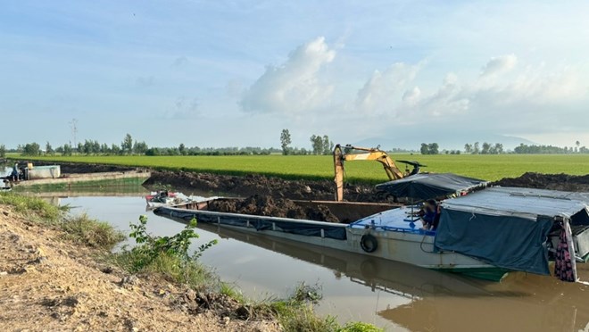 Khởi tố đối tượng khai thác khoáng sản trái phép ở An Giang
