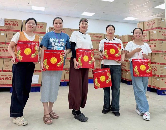 Công đoàn Công ty Giầy Cypress Việt Nam trao quà Trung thu cho đoàn viên