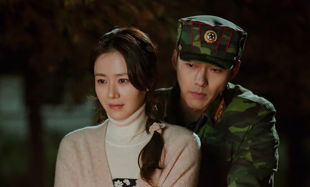 Son Ye Jin tiết lộ thay đổi cảnh ôm Hyun Bin trong “Hạ cánh nơi anh”