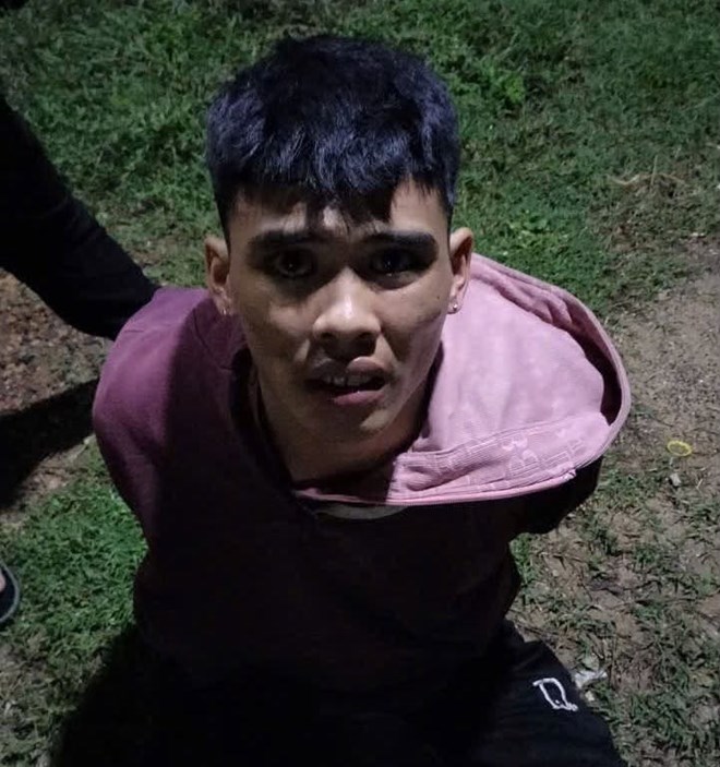 Nam thanh niên bị bắt khi mang dao đi tìm người để cướp tài sản ở Khánh Hòa