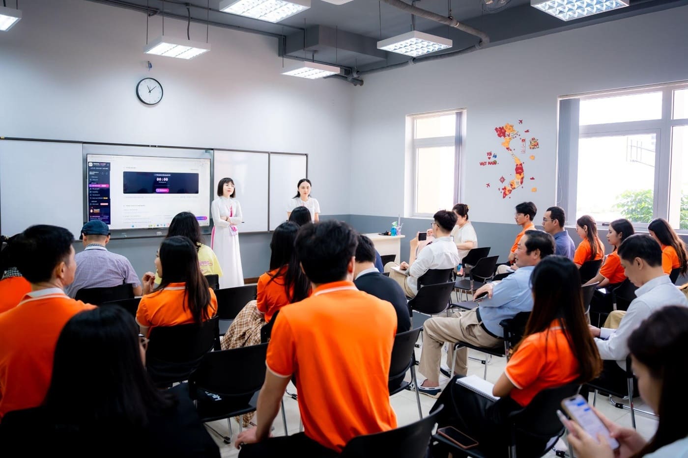 Giáo viên, giảng viên, cán bộ Khối Giáo dục FPT chia sẻ tham luận tại FPT Educamp 2026. Ảnh: Khối Giáo dục FPT