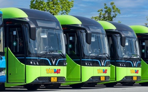 Hà Nội thay xe diesel bằng xe buýt điện trên tuyến 33
