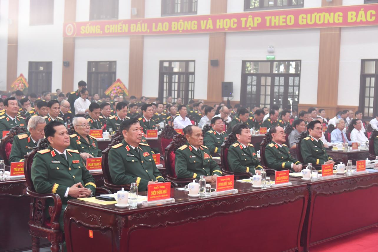 Đại biểu tham dự buổi lễ. Ảnh: Quân khu 9
