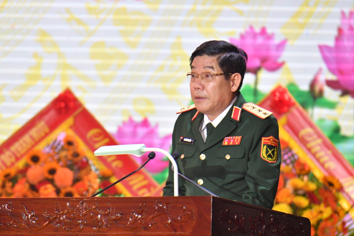 Thượng tướng Nguyễn Văn Gấu - Thứ trưởng Bộ Quốc phòng - phát biểu tại buổi lễ. Ảnh: Quân khu 9