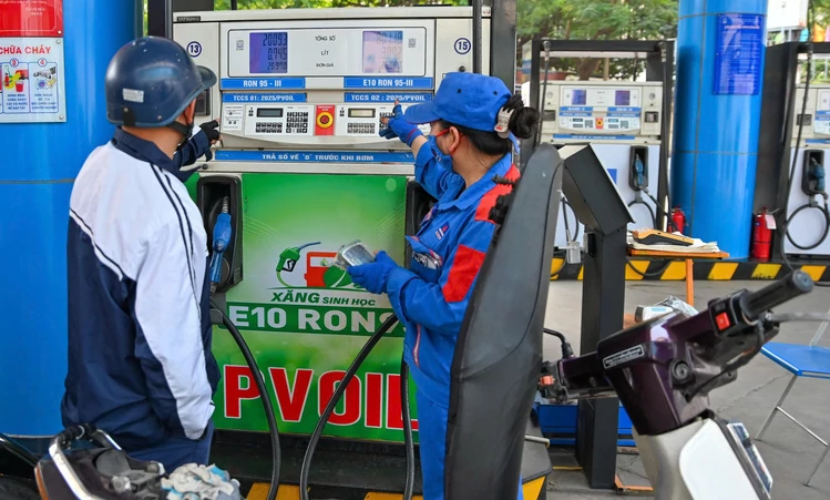 Giá xăng trong nước điều chỉnh giảm sâu từ 15h ngày 22/10 Giá xăng trong nước điều chỉnh giảm sâu từ 15h ngày 22/10