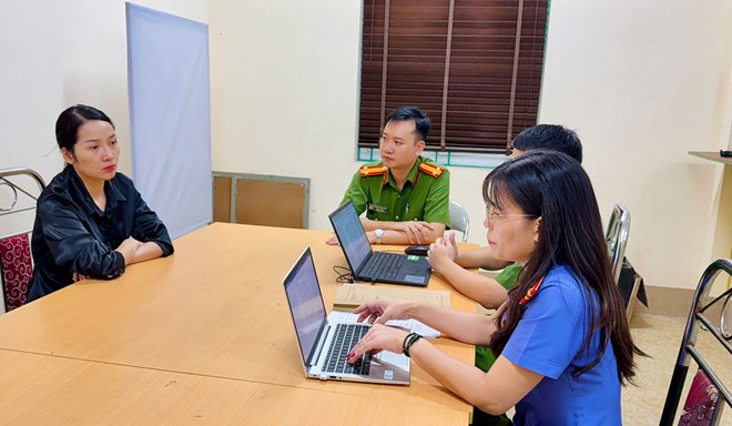 Khởi tố nữ tài xế xe Lexus chốt cửa, tăng ga bỏ chạy khi CSGT kiểm tra
